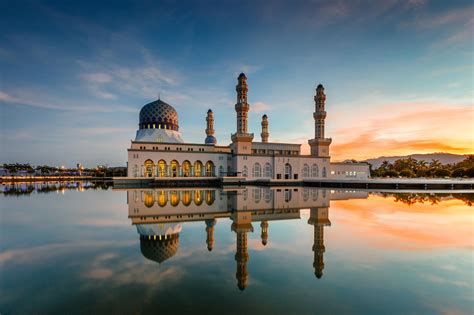 We are heading to kk in october and wish to know, which (private?) hospital there is most recommendable. Photograph Sunrise over Masjid Bandaraya Likas in Kota ...