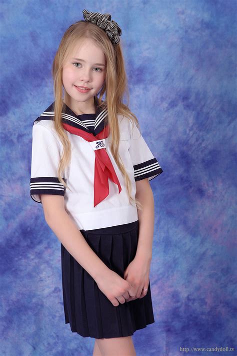 Young fashion teen model kamilla. HannaF03_001