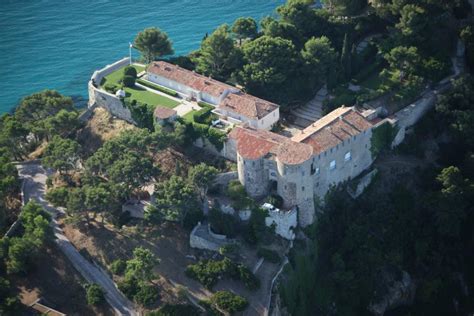 En voyant le drapeau rouge, elle ne croira voir que le drapeau d'un parti ; Vous pourrez visiter le Fort de Brégançon - Var-Matin
