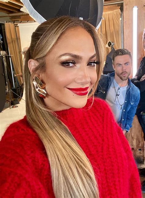 Jennifer Lopez Makeup Look Red Lipstick And Long Ponytail Hairstyle