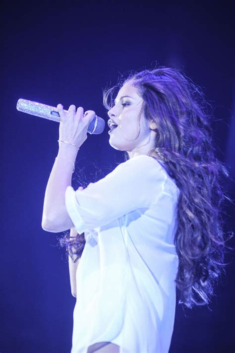 Selena Gomez Washington Concert Pics Stars Dance Celebmafia