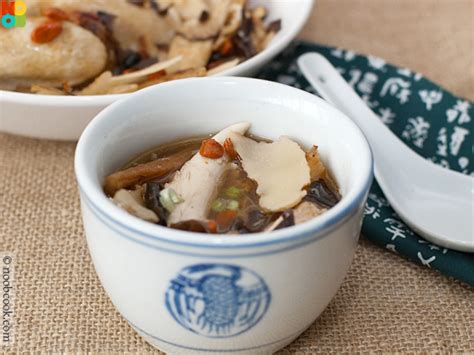 Each serving provides 288kcal, 28g protein, 11.5g carbohydrate (of which 7g sugars), 14g fat (of which 6.5g saturates), 3.4g fibre and. Steamed Chicken Herbal Soup Recipe | Noob Cook Recipes