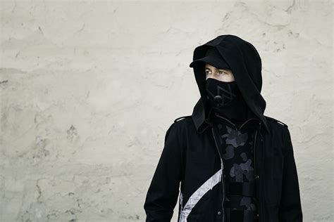 He started with no musical background whatsoever and taught himself by watching tutorials on youtube based on music production. Alan Walker（アラン・ウォーカー） - FUTUREGROOVE - FOR HOUSE EDM BASS ...