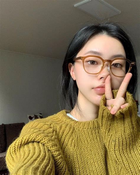 peace r asiangirlswithglasses