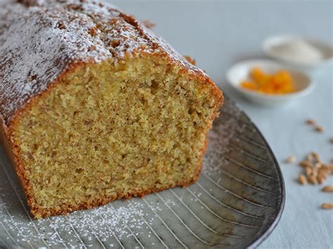 Saftiger Orangenkuchen mit Mandeln