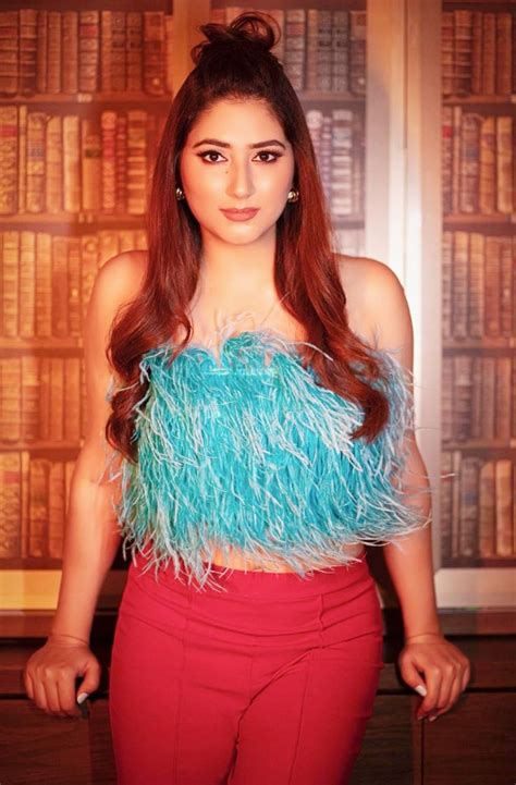 Ufff Disha Parmar Stuns In Strapless Fur Top And Fans Cannot Take Eyes