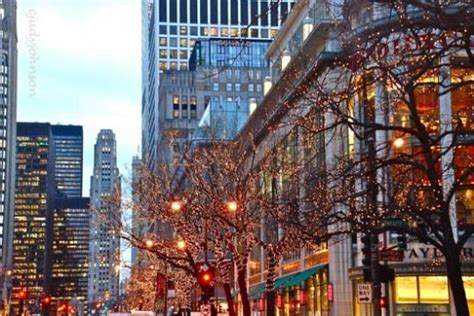 Chicagos Magnificent Mile At Christmastime Beautiful Chicago