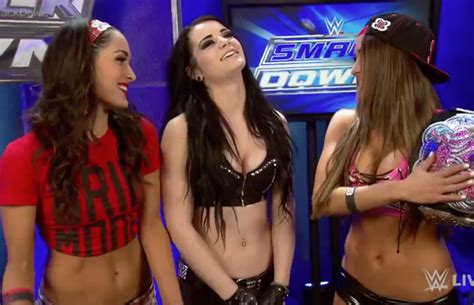 Video Brie And Nikki Bella Attack Paige On Smackdown Diva Dirt