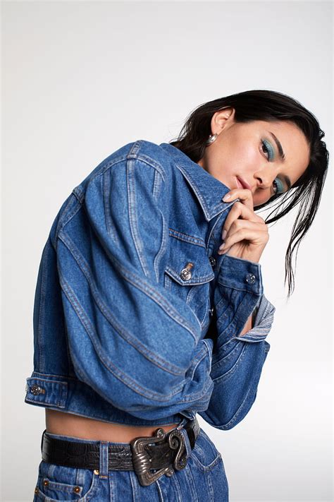Kendall Jenner Mujer Modelo Morena Pelo Largo Simple Ropa Azul