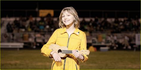 A tender ya romance about falling in love with yourself. Grace VanderWaal Sings in Her New Disney+ Movie 'Stargirl ...