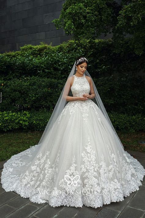 No need to worry about either size or price, because cocomelody pays great attention to both. Halter Neck Lace & Tulle Princess Wedding Ball Gown - VQ