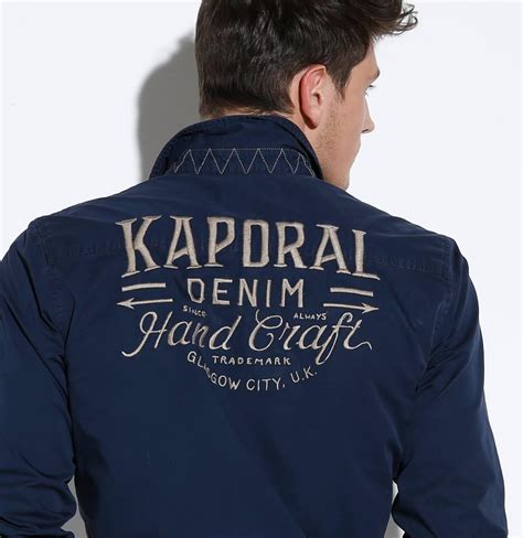 À prix réduit tout pour l'homme pas cher de vos marques préféré gucci versace armani dsquared2 philipp plein vuitton. Chemise homme de marque, comment la choisir