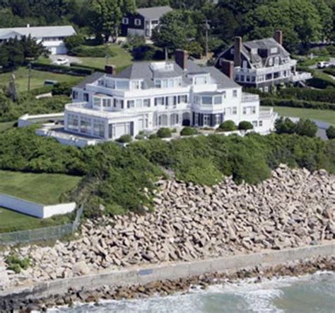Take A Tour Of Taylor Swifts 23 Million Rhode Island Mansion Elle Australia