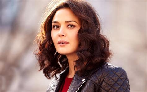 She also modeled for perk and her dimpled smile won the hearts of million. Preity Zinta Biography | husband, age, movies, marriage ...