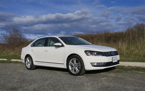 The most accurate 2012 volkswagen passats mpg estimates based on real world results of 21.6 million miles driven in 640 volkswagen passats. 2012 Volkswagen Passat V-6 | Autofile.ca