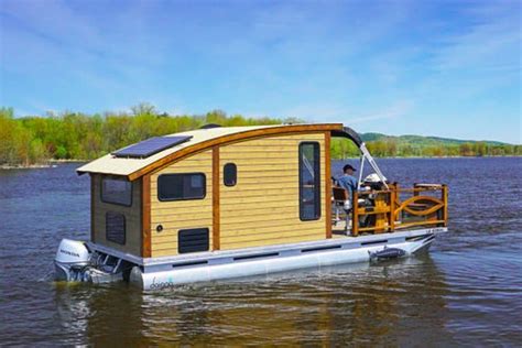 Le Koroc Daignos Amazingly Capable Micro Houseboat