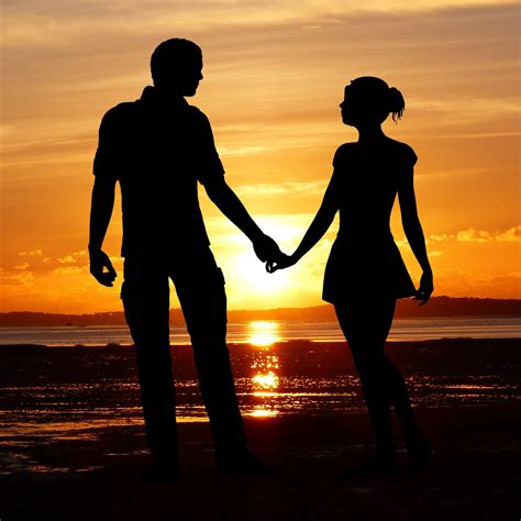 Couple 4K Wallpaper, Beach, Romantic, Silhouette, Sunset, Seascape ...