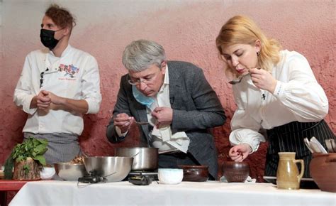Ukraine Holds Borscht Soup Fest With Political Flavour Bbc News