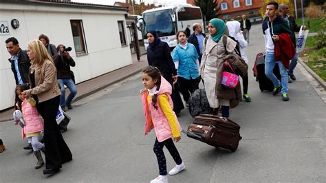 قدموا من لبنان ألمانيا تستقبل 108 لاجئين سوريين