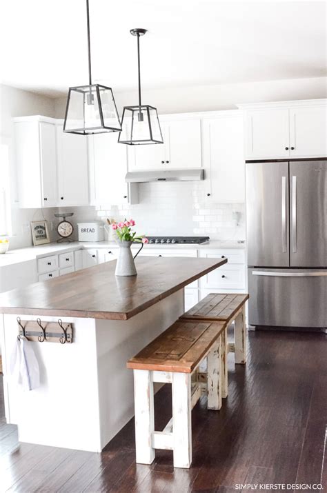 This ktchen and island positioning is very simple. 20 Best Coastal Kitchen Decor and Designs Ideas for 2020