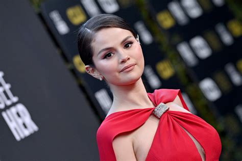 39 Facts About Selena Gomez