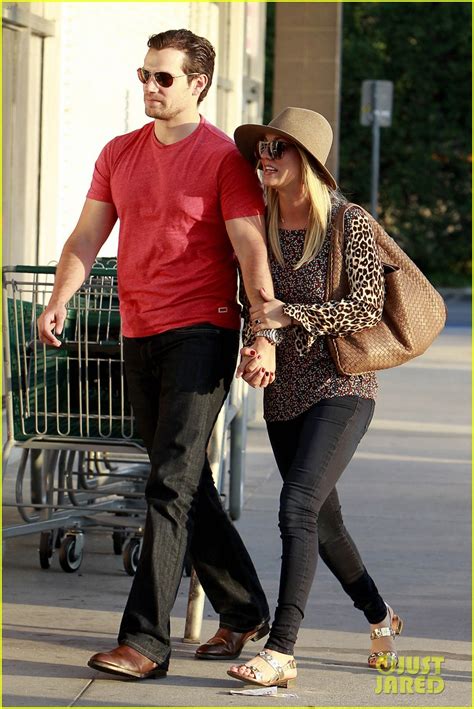 The pair was seen holding hands as they stopped by a gelson's grocery store in sherman oaks, california on july 3, 2013. Henry Cavill & Kaley Cuoco: Holding Hands!: Photo 2903756 ...