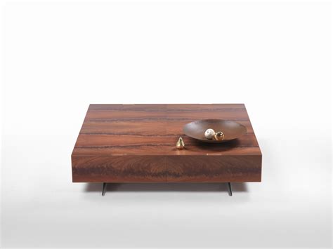 Polished or matt calacatta gold, polished white carrara, polished black marquina, polished or matt emperador; PIUMA - Coffee tables from Flexform | Architonic