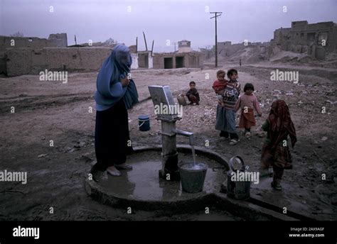 Afghan Woman Poverty Hi Res Stock Photography And Images Alamy