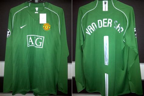 Featuring the red devil's trident. Manchester United Goalkeeper football shirt 2007 - 2008 ...