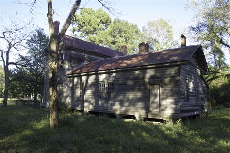 Georgia Farmhouse From The 1870s Remains Mostly Unchanged