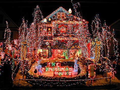The 10 best christmas decorations of 2020. Super Decorated Christmas House Pictures, Photos, and ...