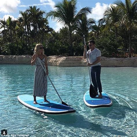 Kelly Ripa Shows Off Incredible Bikini Body In The Bahamas Daily Mail Online