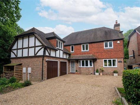 5 Bed Detached House For Sale In Oakside Valewood Lane Horsham West Sussex Rh13 £995 000