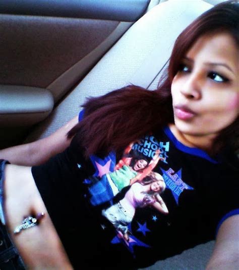 Bangladeshi Smart Drug Addict Girl Capturing Own Photo In Car Leaked