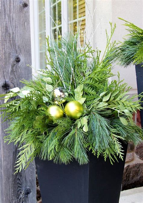 24 Colorful Winter Planters And Christmas Outdoor Decorations Page 2 Of