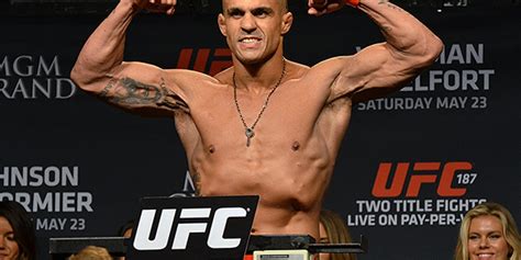 Here's a straight up certain way to prepare, for the armies of hell!!! Vitor Belfort kondigt gevecht tegen Uriah hall aan • Mixfight