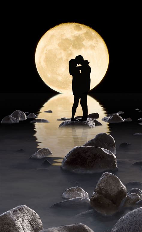 Couple Kiss Moon Free Photo Romantic Couple In Moonlight 1178x1920 Wallpaper