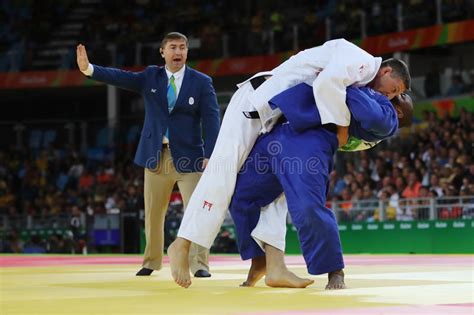 Чешский дзюдоист лукаш крпалек победил грузина гурама тушишвили в финале турнира в категории свыше 100 кг на олимпиаде в токио.крпалек во второй раз подряд завоевал золотую. Olympische Kampioens Tsjechische Republiek Judoka Lukas ...