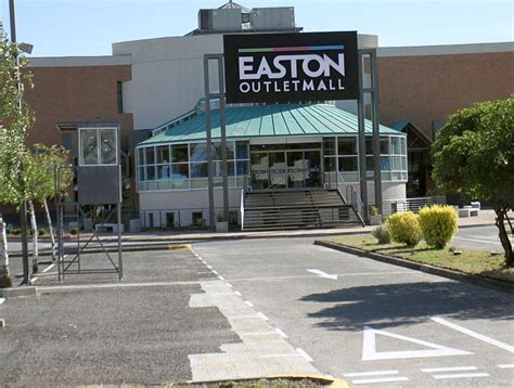 Una Banda De 12 Antisociales Robó Una Tienda Del Easton Outlet Mall De