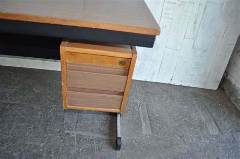 El objeto de la semana: Mid-Century Schreibtisch im Bauhaus Stil bei Pamono kaufen