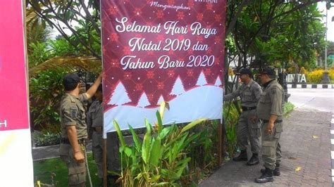 Sepak terjang mayjen dudung yang jadi pangkostrad: Baliho Selamat Natal dan Tahun Baru Kedaluwarsa Dicabut Satpol PP Badung - Tribun Bali