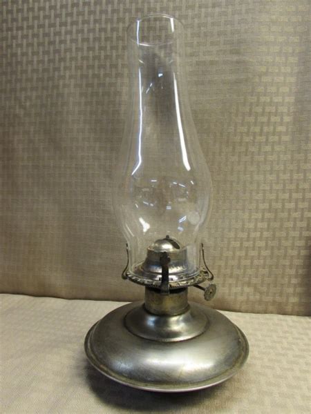 Lot Detail Vintage Lamplight Farms Metal Oil Lamp With Hanging Wall Bracket Enamelware Plates