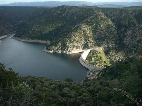 A destra il rio mulargia, il rio spìgulu e il fiume uri. Enas - Ente Acque della Sardegna - RAS - - Nuraghe Arrubiu