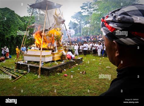 Hindu Rituals On The Indonesian Island Of Bali Stock Photo Alamy