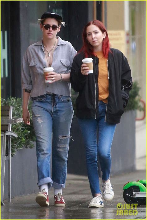 Photo Kristen Stewart Grabs Coffee With Rumored Girlfriend Sara Dinkin 01 Photo 4221066