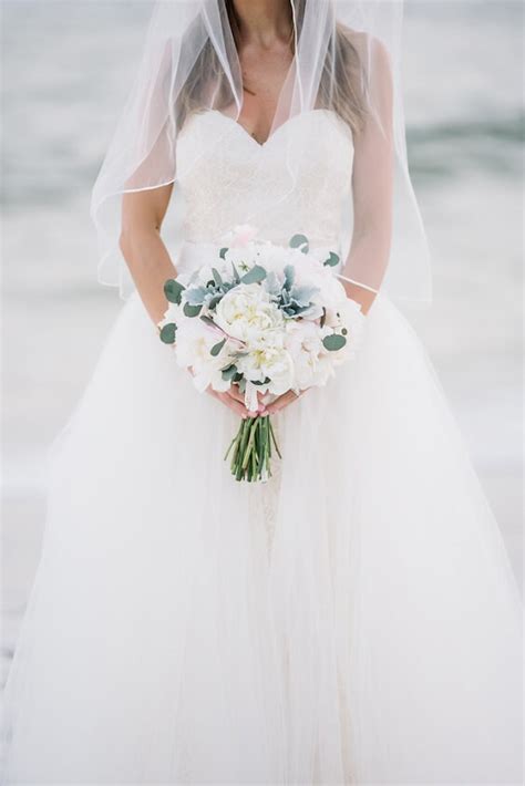 A wedding procession at meiji shrine. Silver Peony and Light Grey June Wedding 2020, Silver ...