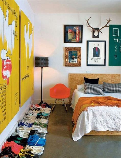 Coussins, couverture, rideaux, puff, mais vous pouvez aussi l'utilisé, comme une table. 32+ Comfy Small And Simple Hipster Bedroom Decorating ...