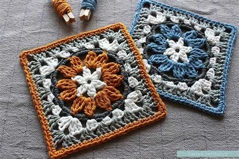 Two Crocheted Squares Sitting Next To Each Other On Top Of A Gray Surface