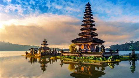 Top 10 Obyek Wisata Paling Menarik Di Indonesia Nirwana Nusantara Riset