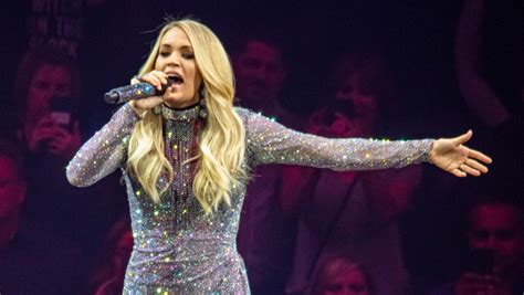 Carrie Underwood Tears Up Reflecting On End Of Cry Pretty 360 Tour